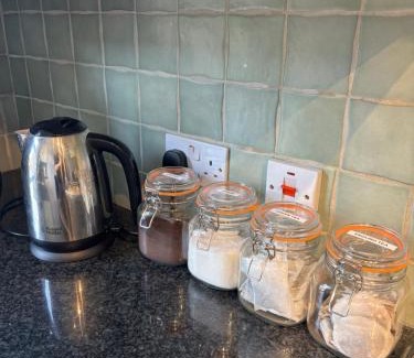 Tring House | Grace's Guesthouse 68a
