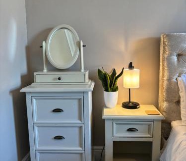 Tring House | Grace's Guesthouse Room 3