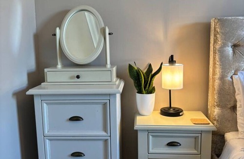 Tring House | Grace's Guesthouse Room 5