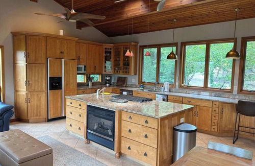 Rising Sun House | Grace Woods - Private Lake | Fire Pits | Sauna