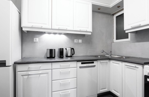 Palaio Faliro Apartment | Graceful 2BR Apartment in Paleo Faliro