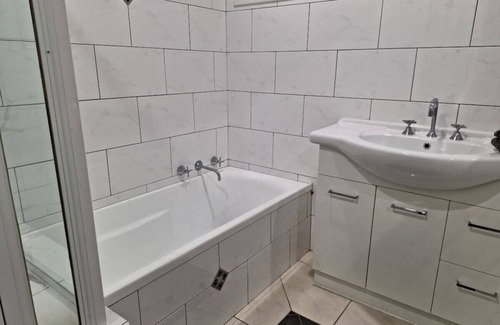 Shepparton North House | Graces House - 3 Bedroom in a great location in Shepparton