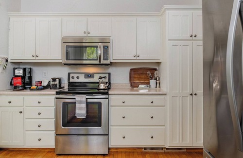 Stevens Point House | Gracious 5-Bedroom Home in Downtown Stevens Point