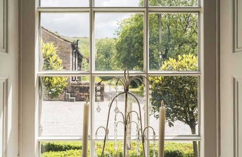 Starbotton House | Grade 2 listed country home sleeping 12 with hot tub and annex