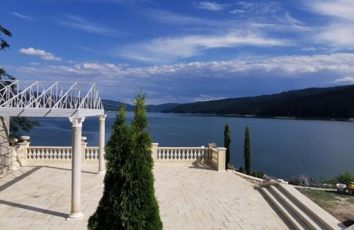 Chiriteni Hotel | Gradinile Romane