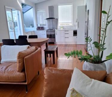 Grafton Villa | Grafton House Villa Oasis, Central Auckland