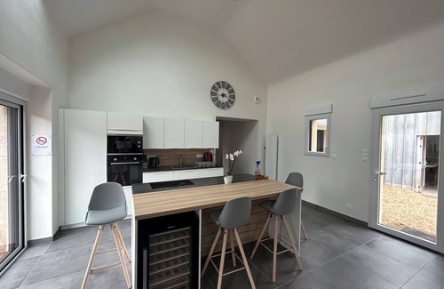 Plouneour-Brignogan-Plages House | Grande Maison en Pierres Rénovée à 1,5 km de la mer