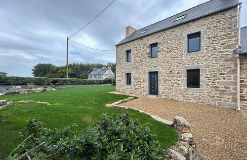 Plouneour-Brignogan-Plages House | Grande Maison en Pierres Rénovée à 1,5 km de la mer