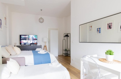 Parella Apartment | [GRAN SUITE METRO MONTEGRAPPA] ✩✩✩✩✩