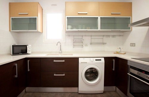 El Poble-sec Apartment | Gran Via modern and bright 3BD with terrace