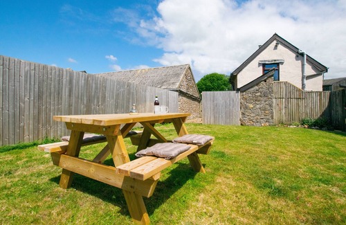 Scurlage House | Granary Cottage - One Bedroom House, Sleeps 2