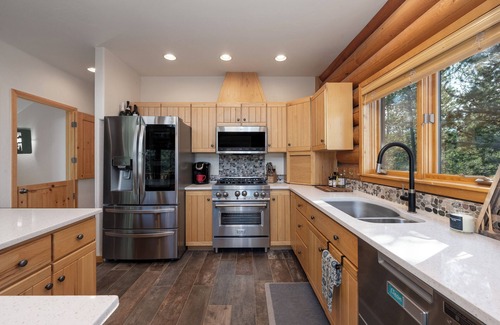 Innsbruck Val Moritz House | Granby 5BR Cabin on Private Wooded Lot - VIEWS!, HOTTUB, + FIREPIT!