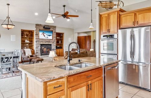 Innsbruck Val Moritz House | Granby Escapes – Luxurious 5 BDR w/Private Hot Tub & Game Room!