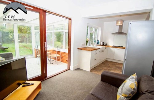 Portswood House | Granby Grove Townhouse - Sleeps 8- 4 Bedrooms