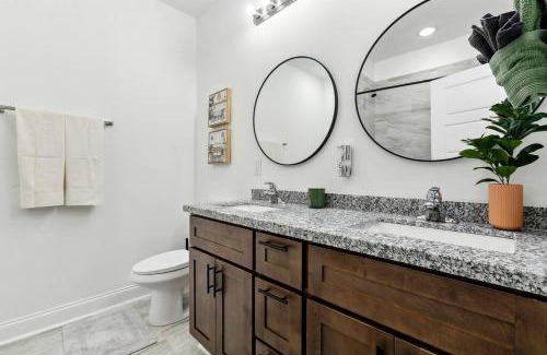 Saint Claude Apartment | Grand 10-Bedroom Oasis in NOLA