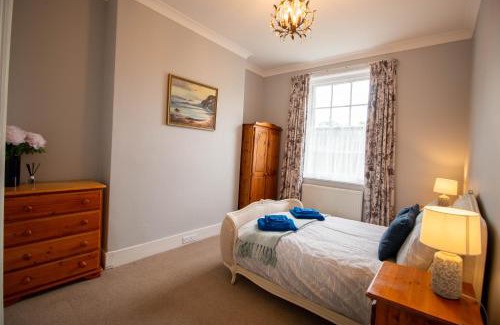 Herne Bay Apartment | Grand 2 bed Georgian apartment at Florence House with king bed, in the heart of Herne Bay & 300m from beach