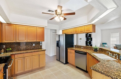 Deep Creek House | Grand 3 Bedroom/3 Bathroom - Pool home - clean & comfortable