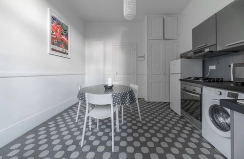 Champ-Capelet Apartment | Grand appartement avec terrasse, rdc, pkg gratuit