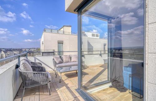 Rueil-Malmaison Apartment | Grand appartement avec belle vue Paris