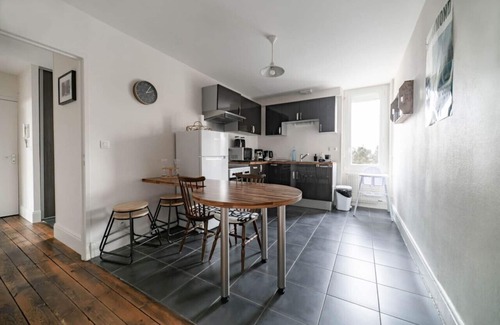 Champ-Capelet Apartment | Grand Appartement Lumineux, 5' Centre, pkg Gratuit