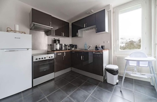 Champ-Capelet Apartment | Grand Appartement Lumineux, 5' Centre, pkg Gratuit