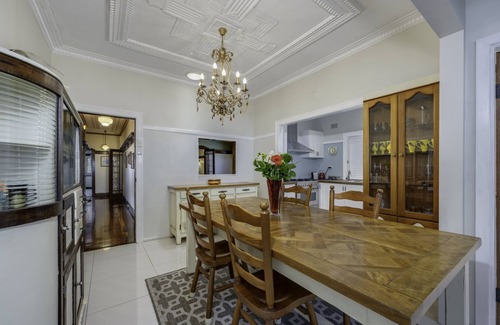 Hamilton House | Grand Art Deco Home. Centrally located in cosmopolitan Hamilton - Newcastle
