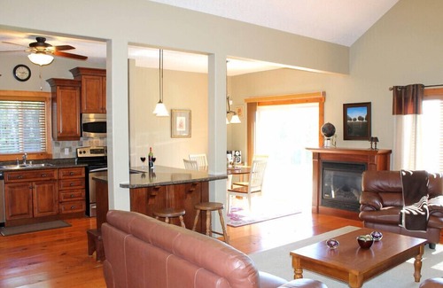 Dashwood Cottage | Grand Bend, Ontario, Canada