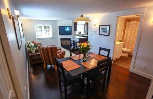 Central Lonsdale House | Grand Boulevard Retreat- quiet suite in North Vanc