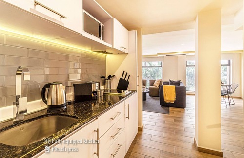Colonia Cuauhtemoc Apartment | Grand Chapultepec by Kukun