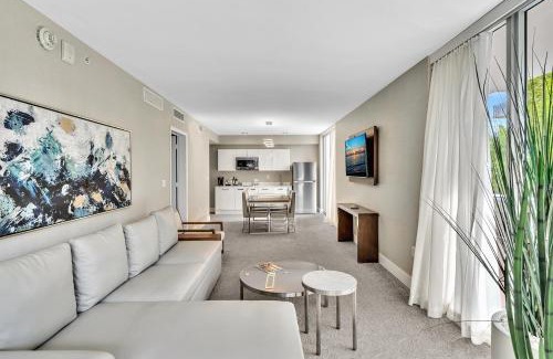 Bay Harbor Islands Apartment | Grand Deluxe Two Bedroom Suite with Balcony Water Views, Corner