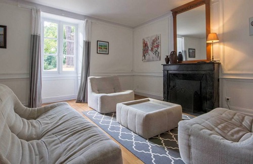 Locoal-Mendon House | Grand Hermely - LOCOAL-MENDON