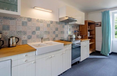 Locoal-Mendon House | Grand Hermely - LOCOAL-MENDON