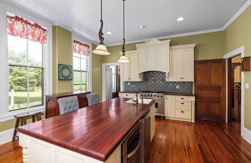 Hot Springs House | Grand Historic Estate w/Hot Tub + Amazing Views