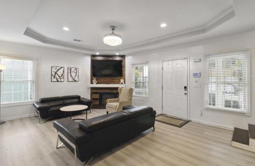 Atlanta House | Grand Home Walk to Mercedes Benz