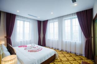 Hoa Binh Hotel | Grand Hotel