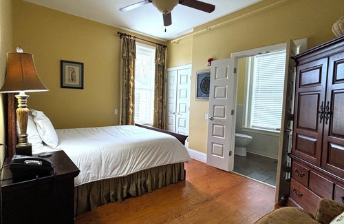 Tullahoma Hotel | Grand Lux Inn
