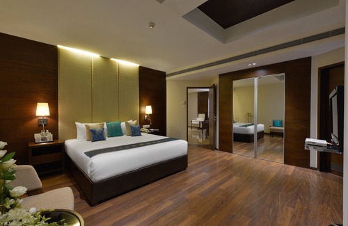 Sayajiganj Hotel | Grand Mercure Vadodara Surya Palace Hotel