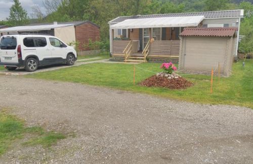 Munster Ski Chalet | Grand Mobil Home 6 personnes climatisé avec 3 chambres et 2 salles de bains à Munster en Alsace
