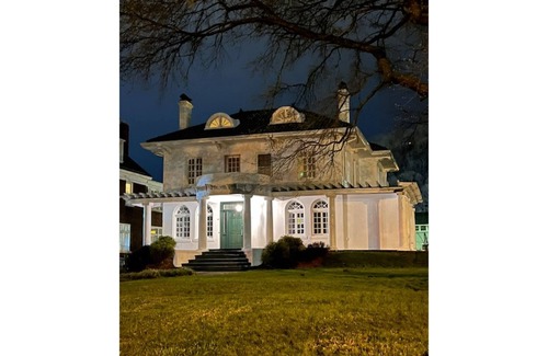 Charleston Apartment | Grand Old White Capitol View Suite
