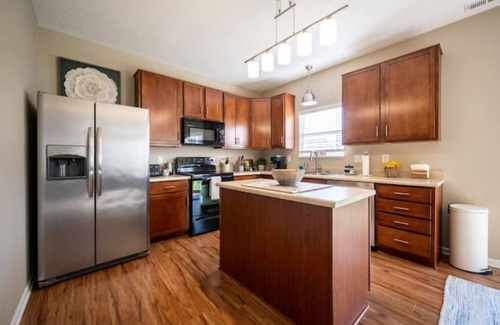 Westfield House | Grand Park minutes away sleeps 13