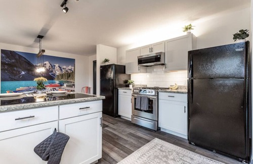 Westfield House | Grand Park Team Stay 5BD/2.5BA/4BR/Deck/Yard