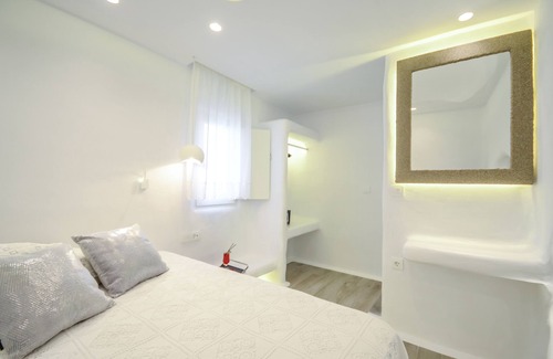 Plaka Bed & Breakfast | Grand Sea View Signature Suite with Jacuzzi
