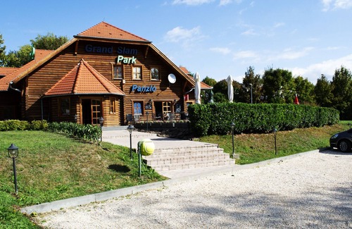 Peterhegy House | Grand Slam Park