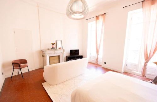 1st Arrondissement Apartment | Grand Standing Appartement