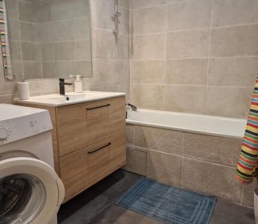 Charpennes - Charmettes Apartment | Grand Studio Lyon Villeurbanne Proche Metro - Wifi