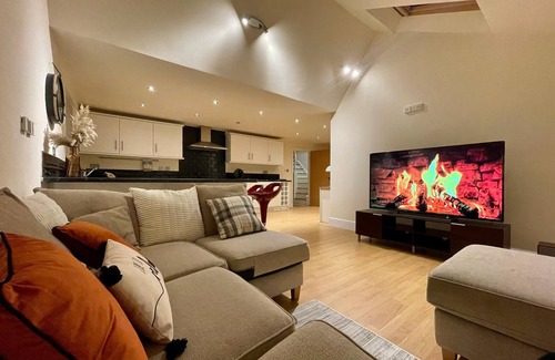 Everton Apartment | Grand, Stylish 3 bed Apartment in Liverpool near Anfield stadium!