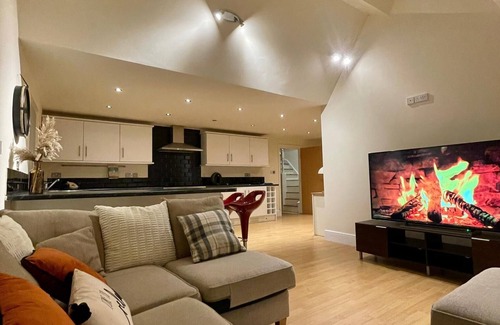 Everton Apartment | Grand, Stylish 3 bed Apartment in Liverpool near Anfield stadium!