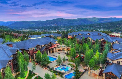 Four O'Clock Resort | Grand Timber Lodge