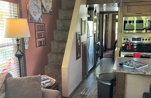Morganton RV Rental | GRAND Tiny Home minutes to BLUE RIDGE. Yes to PETS!