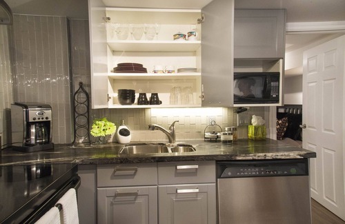 Cabbagetown South House | Grand Victorian Suite - min 30 nights
